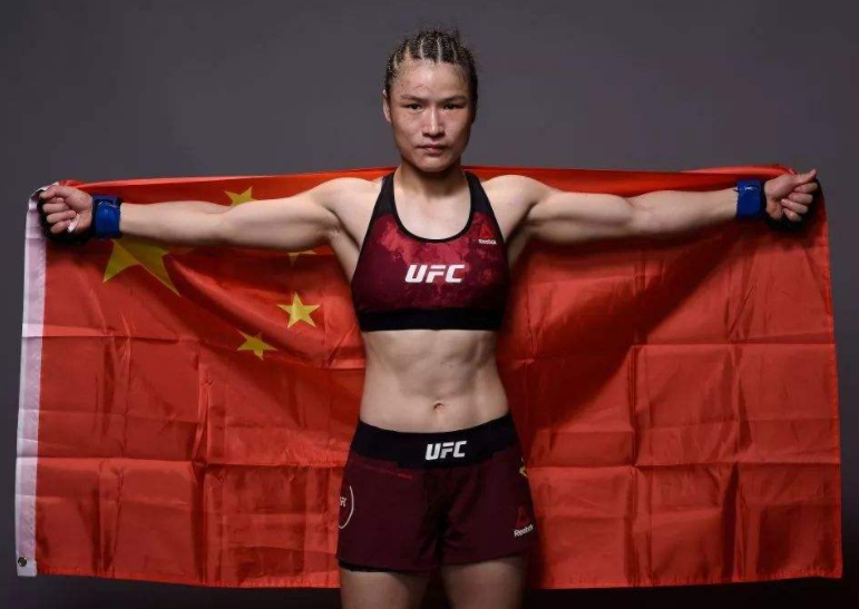 UFC冠军张伟丽能打赢男性泰拳王吗?这场实战给出了答案!_视频