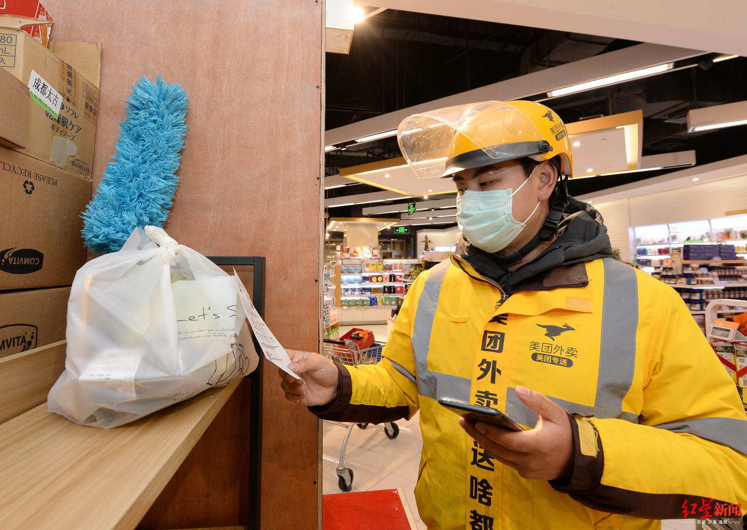疫情之下外卖小哥的一天再无人因为送不到门口而投诉了
