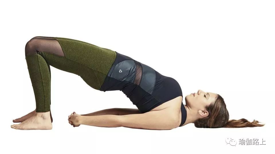 一套流瑜伽打开胸腔放飞自我