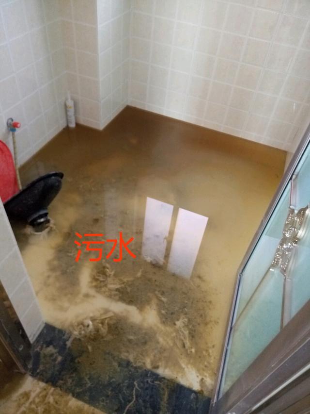 一楼邻居厕所改成独立下水我家住二楼卫生间天天堵你改我也改