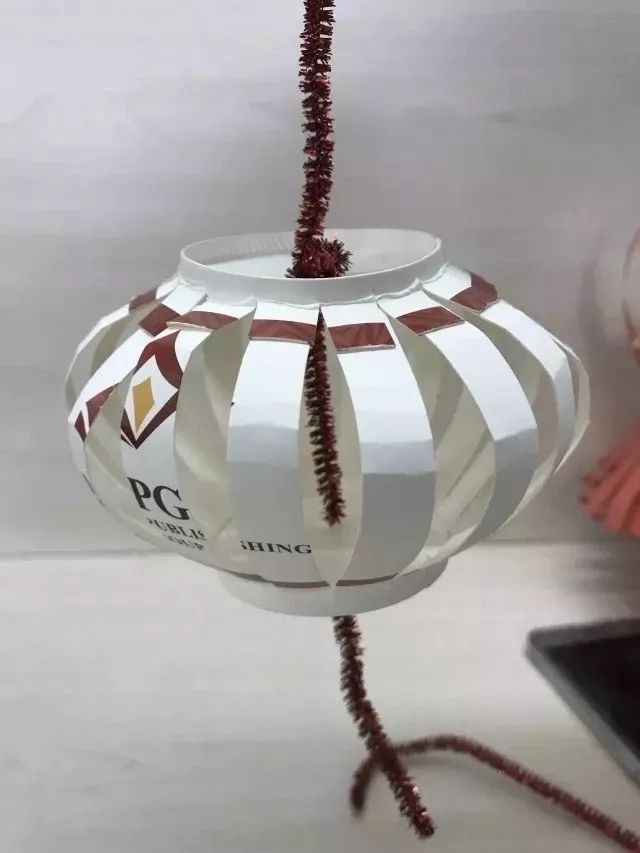 以上就是小乌龟和小灯笼的完整制作过程,小朋友们可给自己的小乌龟起