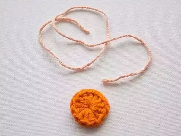 几根毛线钩起来的漂亮扣子编织教程