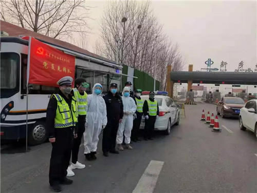 河南新乡抗击疫情志愿同行凤泉筑起坚固堡垒