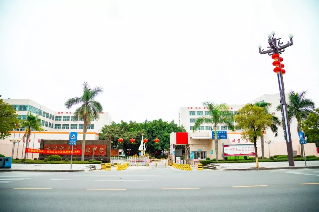 东莞四中中堂中学寒假中学校也是异常安静东港城江南农批中麻路中麻路