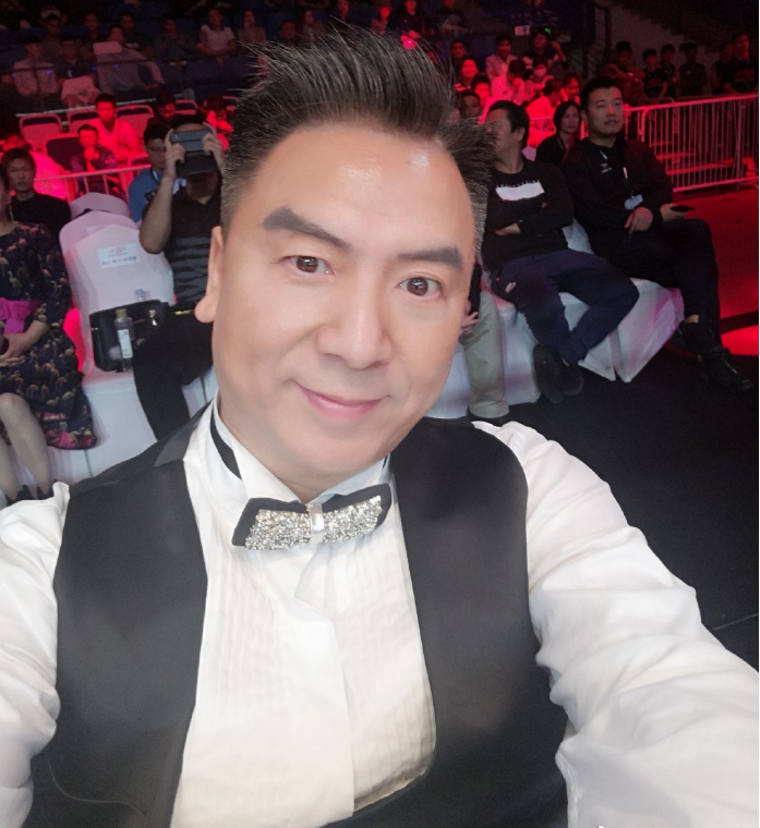 原创搏击主持人郑环宇又喊话韩红:江湖险恶,慈善水深,其实我暗恋你