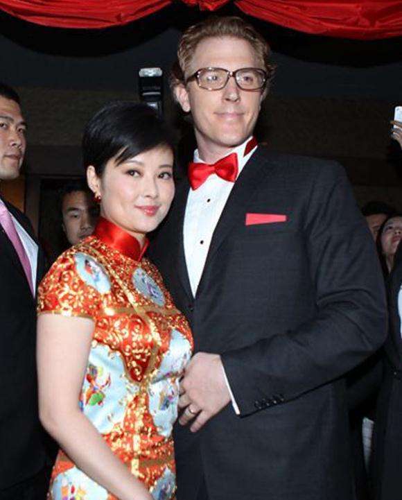 原创和袁立同居12年无果娶小20岁世界冠军张怡宁今59岁儿女双全