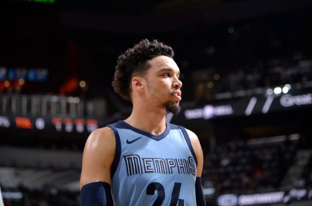 23岁的热火前锋贾斯蒂斯-温斯洛将成为孟菲斯在交易中得到的球员,这项