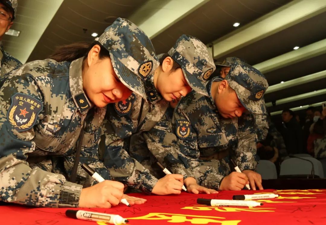 践行初心使命,当好疫情防控的先锋队突击队