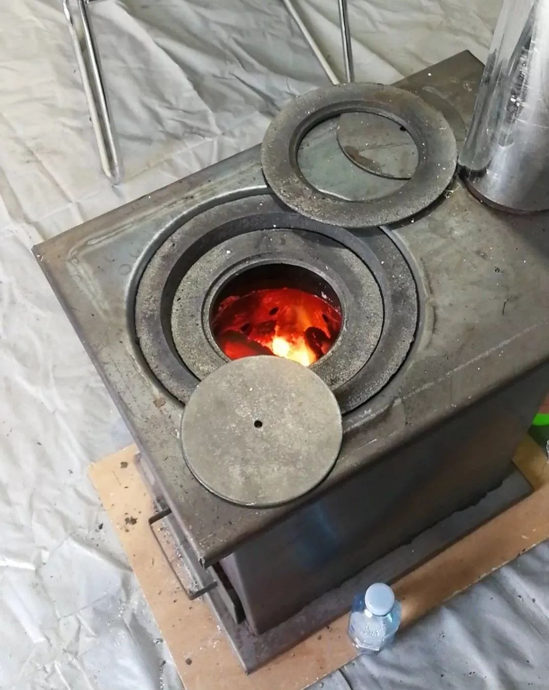 爱心战疫小帐篷承大爱企业送火炉送煤炭送来实实在在的暖