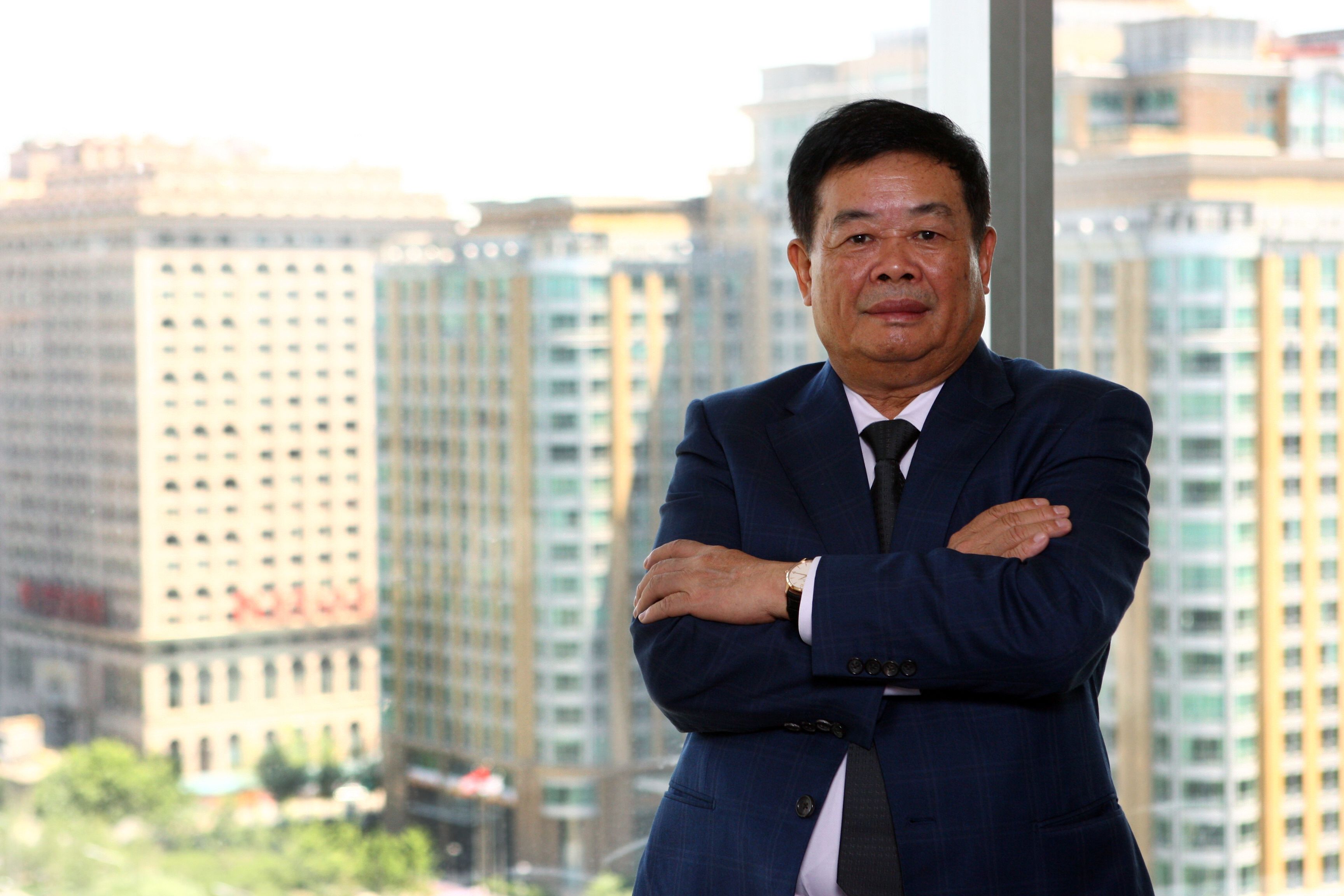 曹德旺担心宽松货币政策使得历史问题继续累积