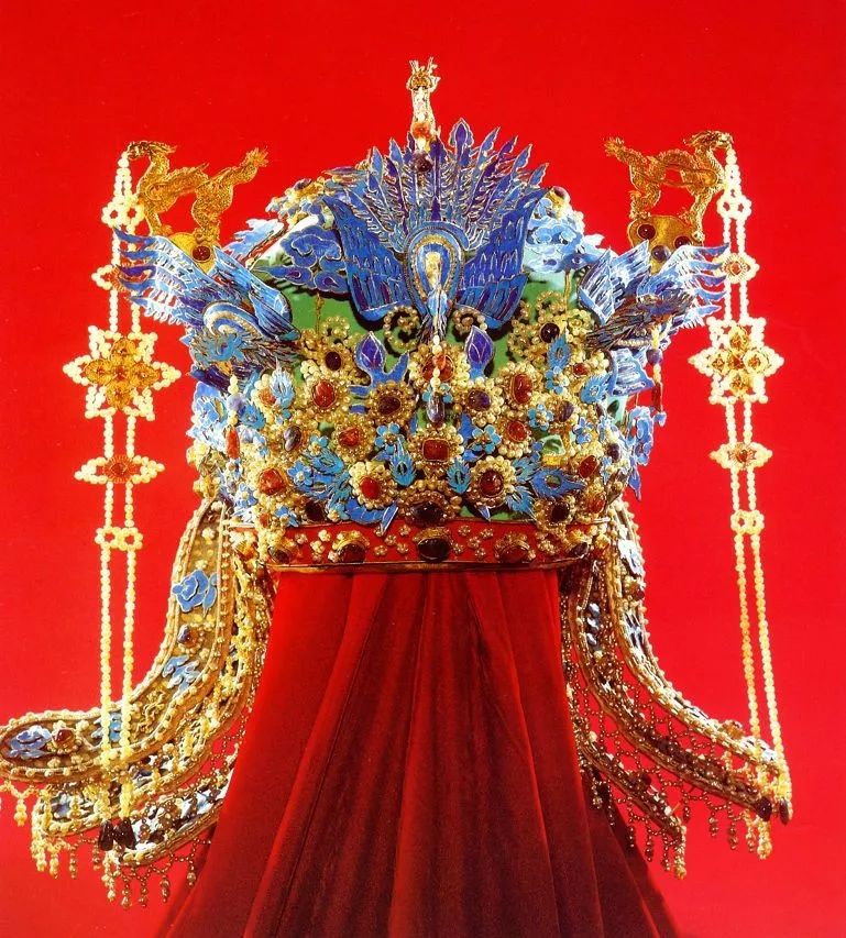 18个易拉罐做成的凤冠,惊艳几百万网友!