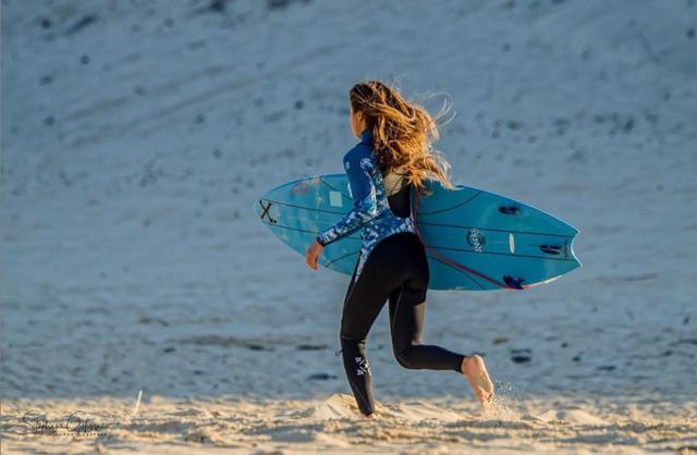 法国冲浪美少女不幸被大海吞没年仅24岁生前梦想奥运会夺金