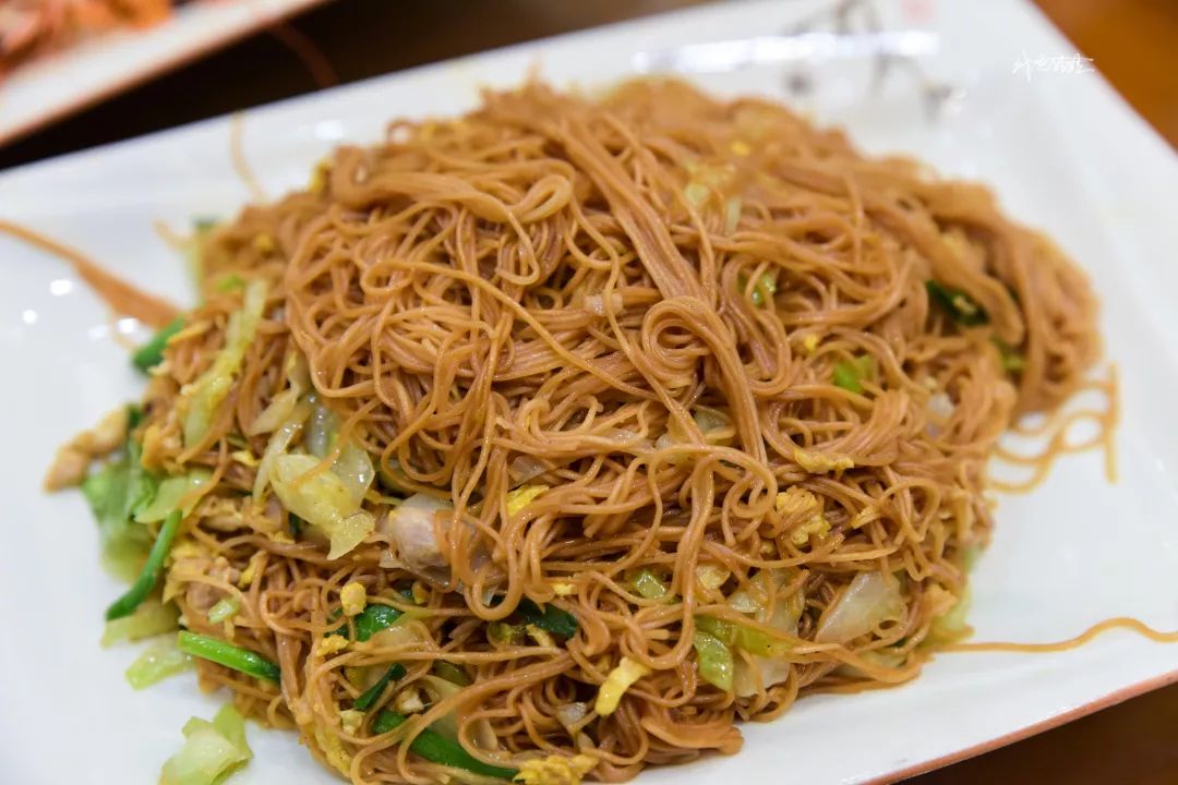 厦门炒面线可谓是一道白吃不厌的主食,这里的炒面线很有水准,面线炒的