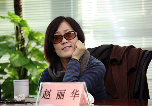 引发了读者的广泛争议和集体恶搞,并最终演化成为"赵丽华诗歌事件"