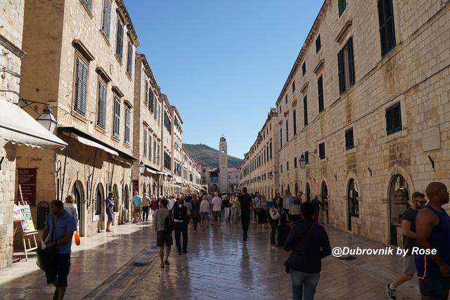 今天的杜布罗夫尼克早已不见拉古萨共和国的辉煌,成了"亚得里亚海的