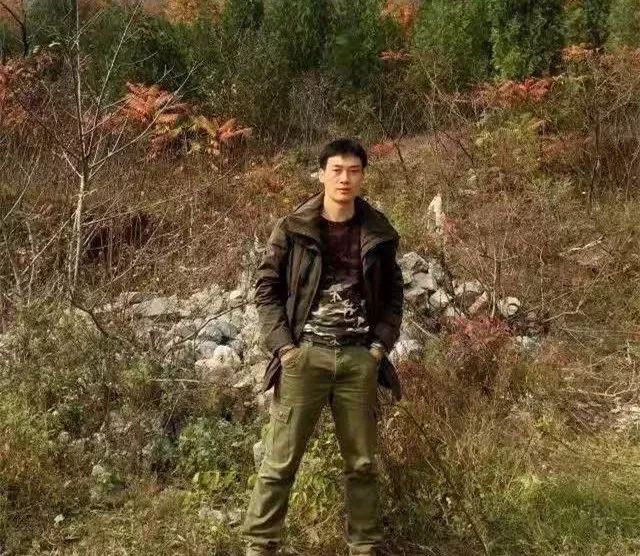 安徽省含山县仙踪人 现居马鞍山中国美术家协会会员朱晓祥安徽省含山