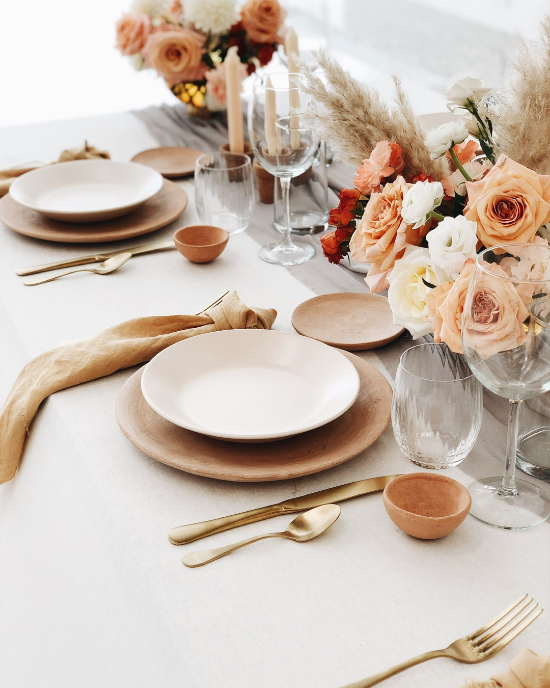 婚礼餐桌上最温暖的颜色用质朴陶器打造温馨氛围