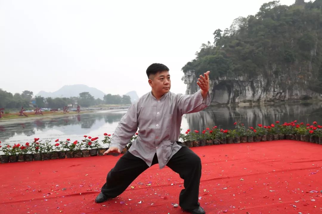 杨式太极拳名家傅清泉:【视频】傅清泉老师讲解"野马分鬃"健身法:"