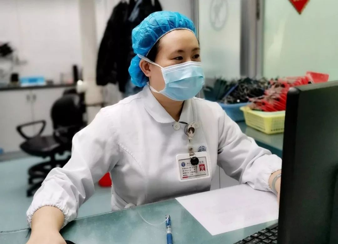 丈夫民警妻子护士最美的逆行是我们并肩作战