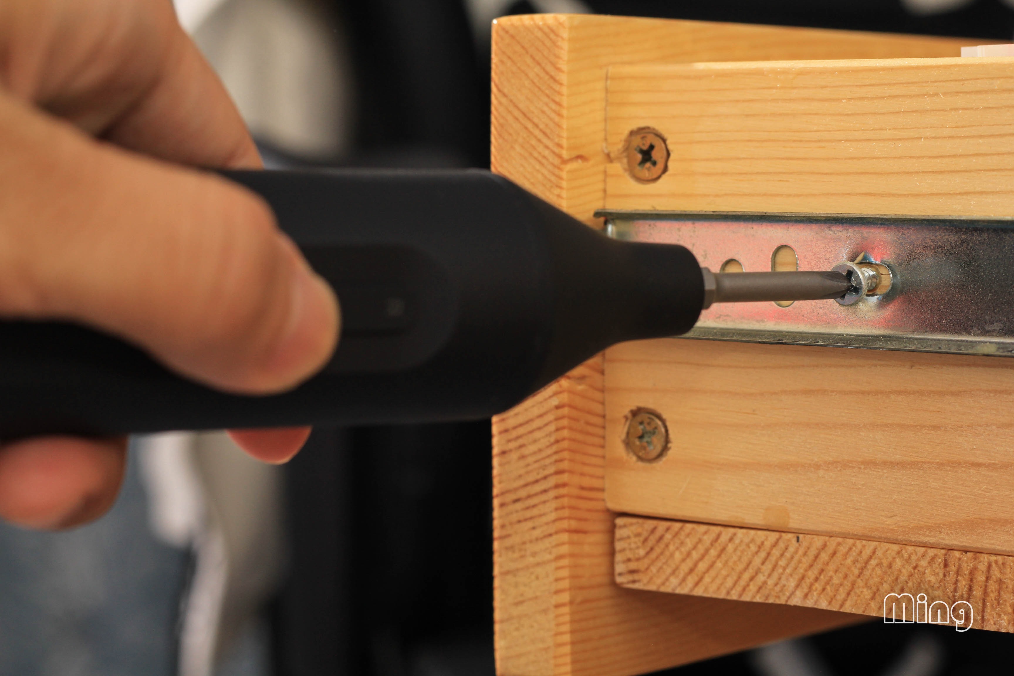 米家手自一体电动螺丝刀享受拧螺钉的畅快