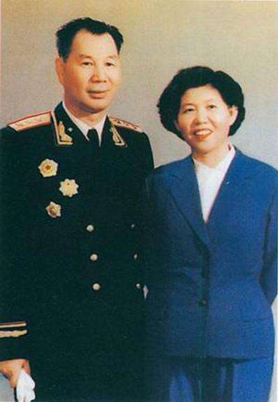 他是三杨中最风风火火的上将曾经闪婚后相濡以沫几十年