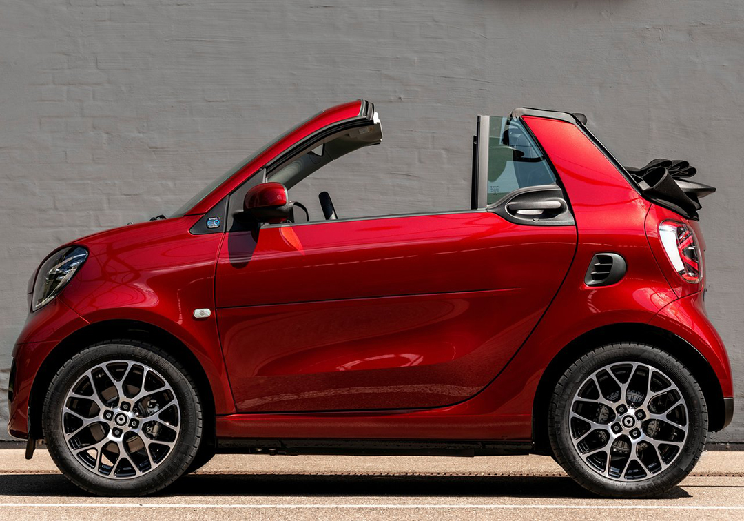 smart fortwo的优点众所周知,车身小巧,好开又好停.