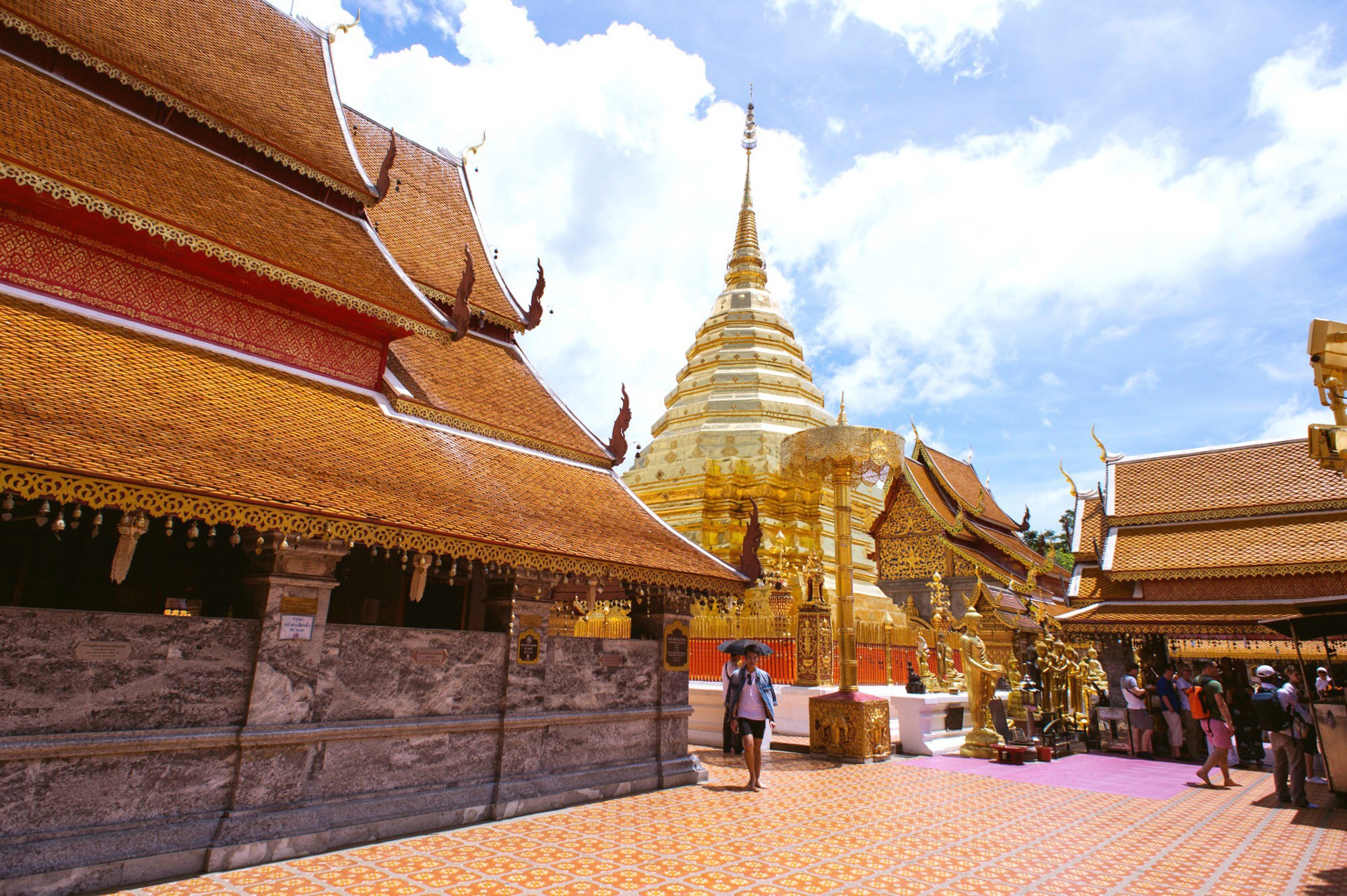 泰国最"传奇"的寺庙,由白象选址皇室出资,因有两条神龙的得名_清迈