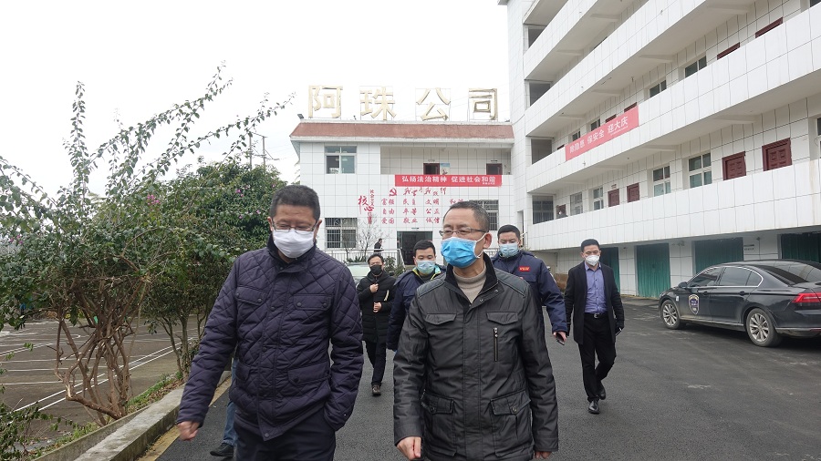 贵州六盘水供电局局长刘应明,六枝特区常务副区长杨刚赴一线指导工作