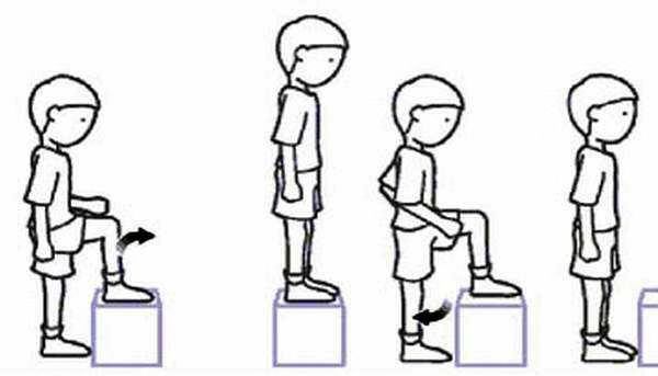 4核心力量兔子跳练习方法蹲撑准备,双手向前撑地,待支撑稳定后跳起