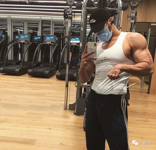 90后高颜值医生小哥刷屏,又帅又温柔网友们直呼绝了_徐医生