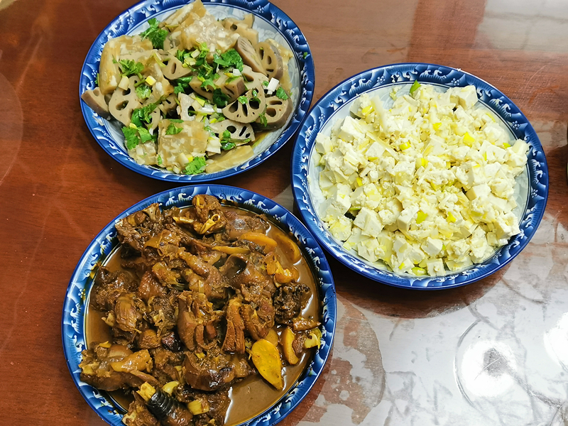 原创春节囤的菜基本吃光,用剩余的和刚买的做三道菜,荤素搭配还不错