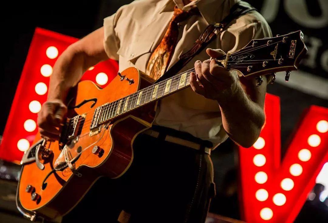 bridgesbilly duffyjeff beckbrandi carlilechelsea wolfethe edge