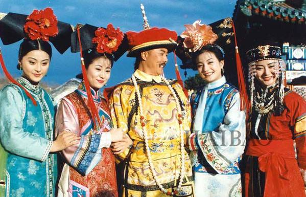 还珠格格早期的乾隆的风流是部偷情史当年赫赫有名的香港导演李翰祥在