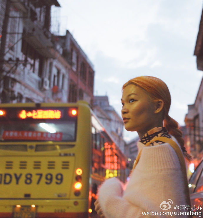 原创苏运莹近照放飞自我的性格让很多网友难以接受多处纹身很显眼