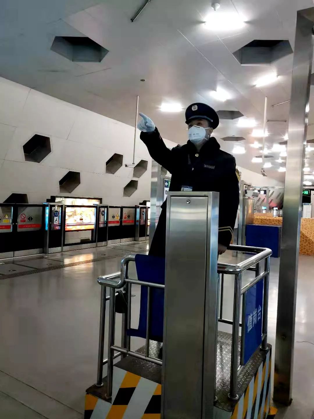 南邵站区共同战疫的tā