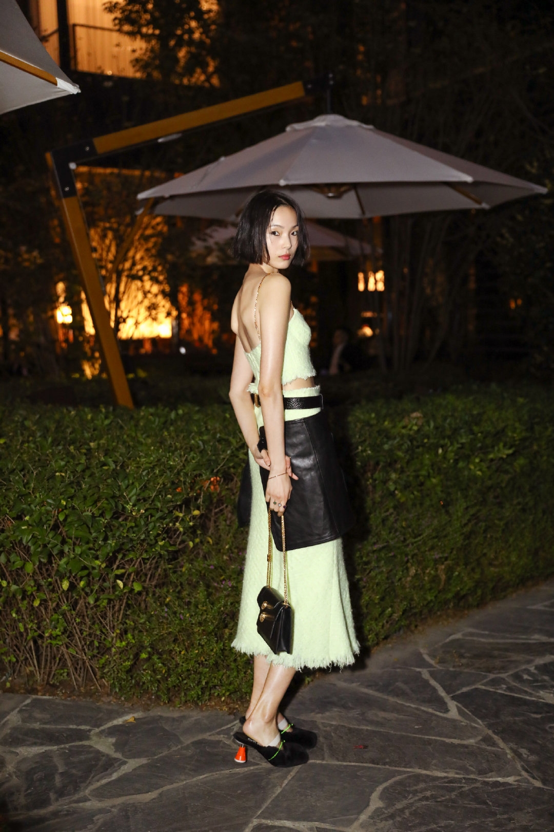 一袭蓝裙征战时装周,气质像杜鹃_身材