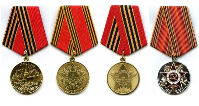 二战胜利75年,绍伊古向苏联元帅亚佐夫颁发勋章,96岁已无法起身