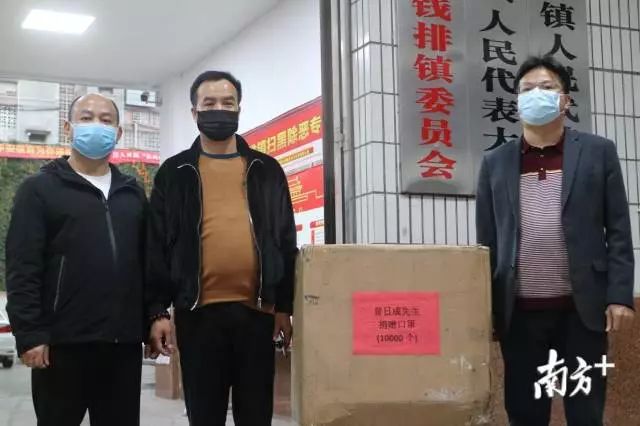 "面对如此热心有爱的乡贤,信宜市委常委,钱排镇党委书记梁荣晓感动之