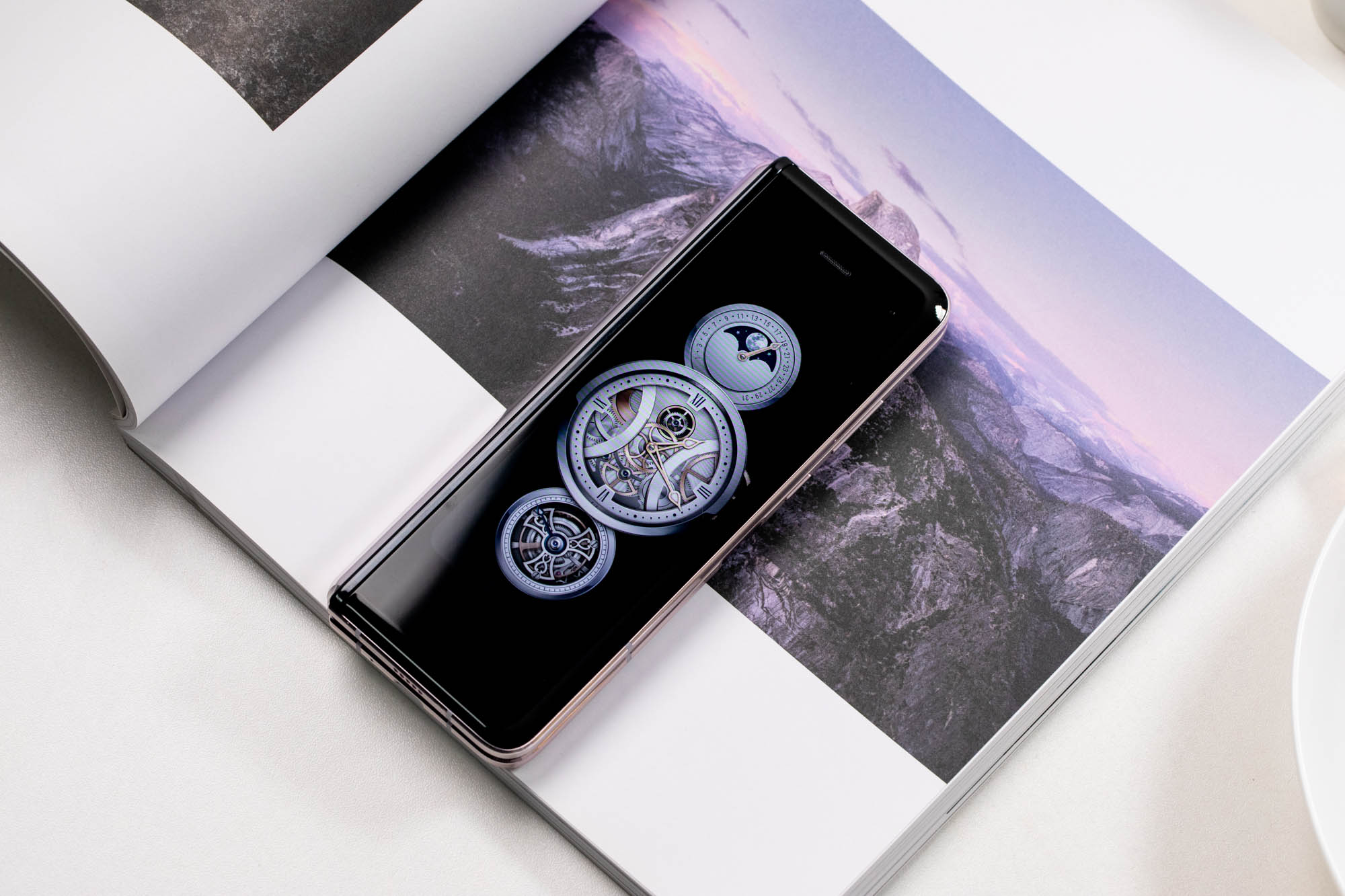 原创折叠屏形态多任务处理三星w205g版手机体验