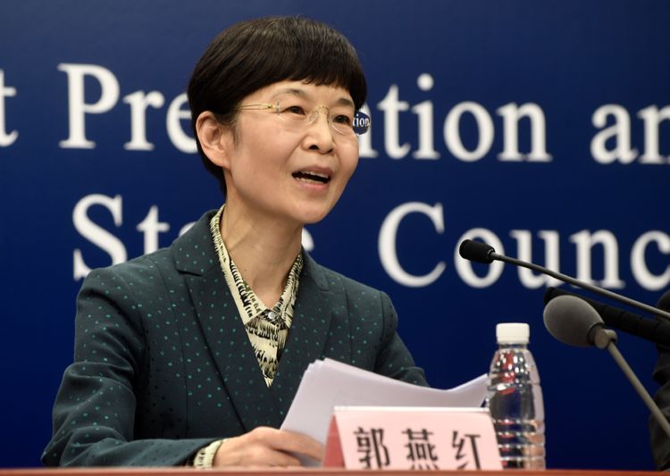 疾控专家:口罩不需要戴一次就扔 可一到两天换一次