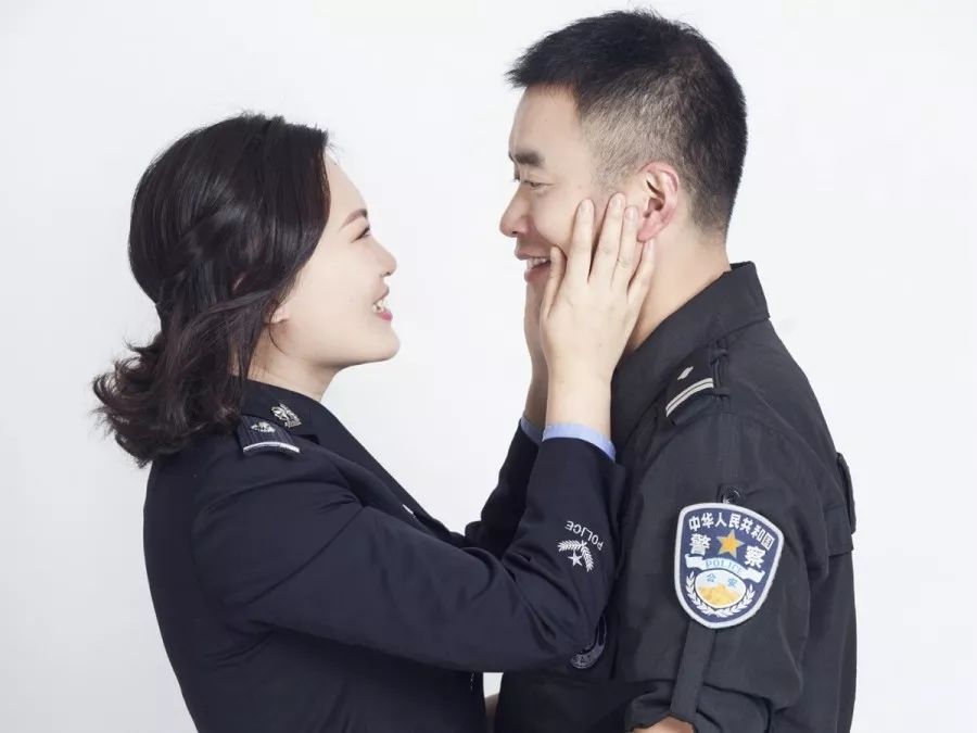 抗击疫情夫妻档四双警战疫一身警服两份责任第二季