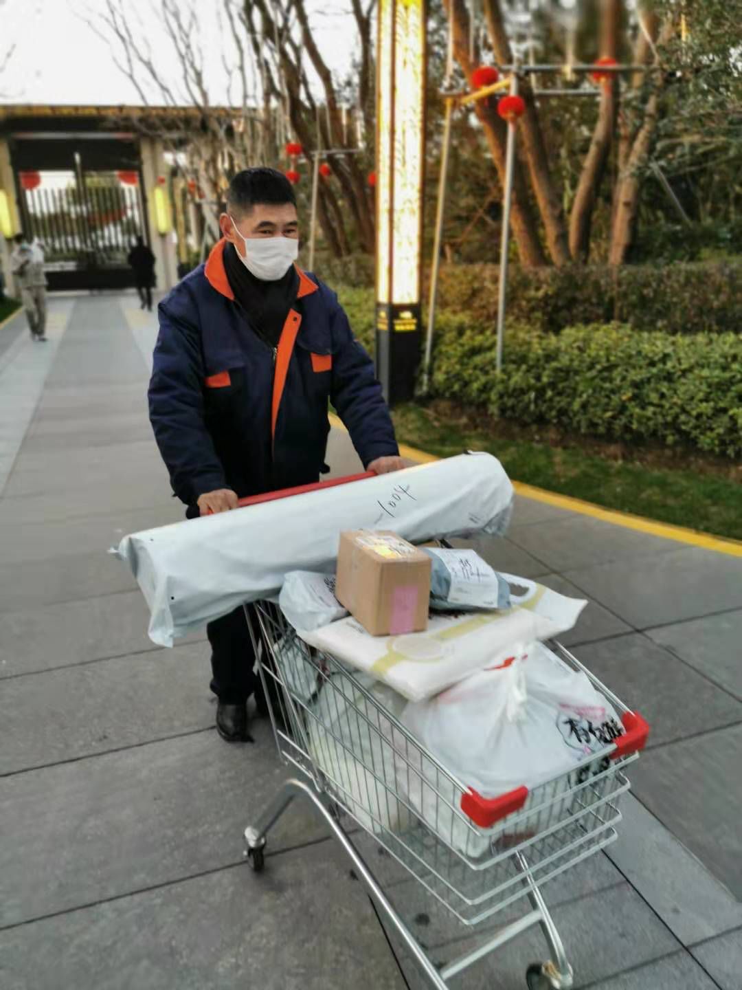 送快递上门!帮买菜!帮倒垃圾…苏州这些小区物业有多硬核?