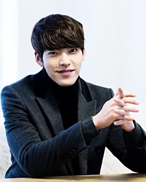 真的有被蛊到他们的硬件共同点是窄脸,高颧骨下巴长度足够而且有点小