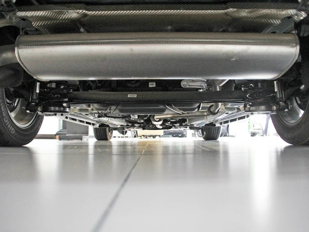 底盘方面,采用前麦弗逊独立式 后扭力梁非独立式的悬挂组合,均为前置