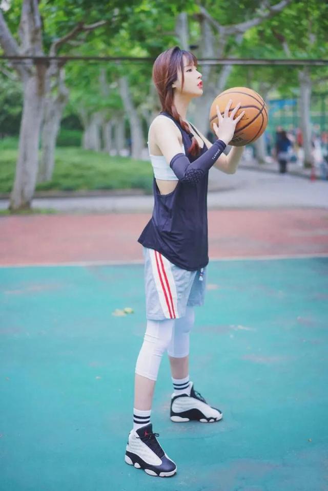 俄罗斯小姐姐回应打篮球走红 来自搜狐网