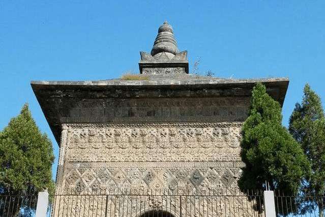 中国古塔数以千计,比如西安大雁塔,杭州六和塔,应县木塔,崇圣寺