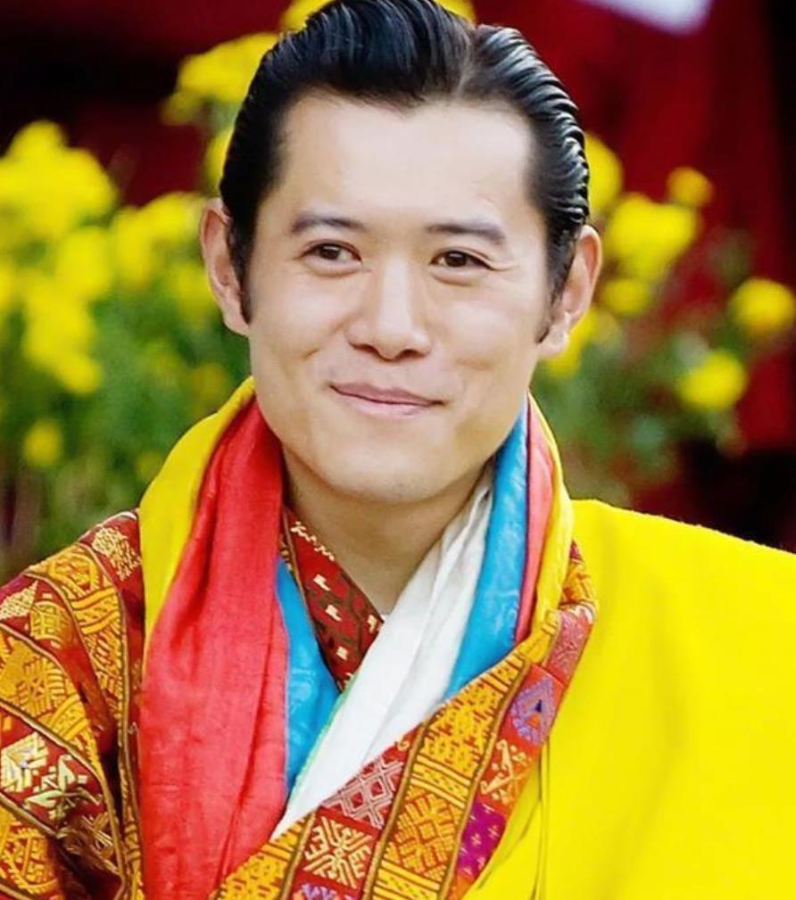 婚礼当场生气摆脸色,过后却偷瞄国王有点可爱啊_吉格梅·旺楚克