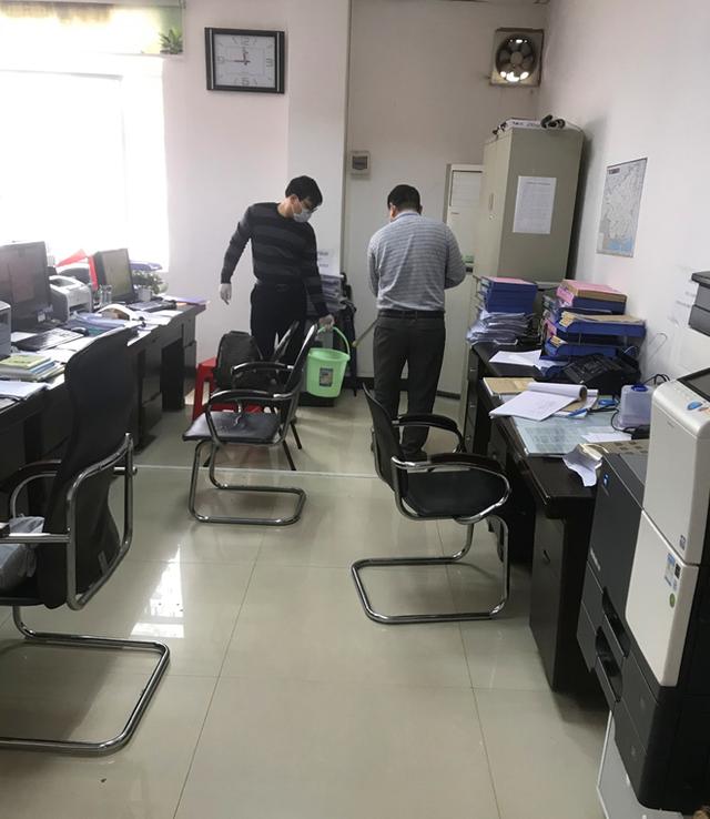 平南县自然资源局积极做好办公场所的防控消毒工作