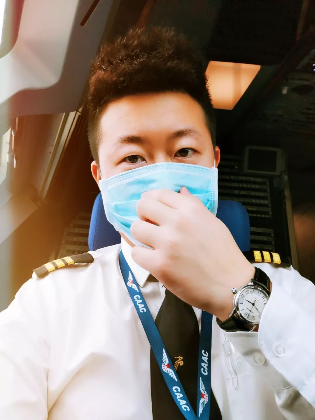 疫情阻击战飞行青年硬核勇担当