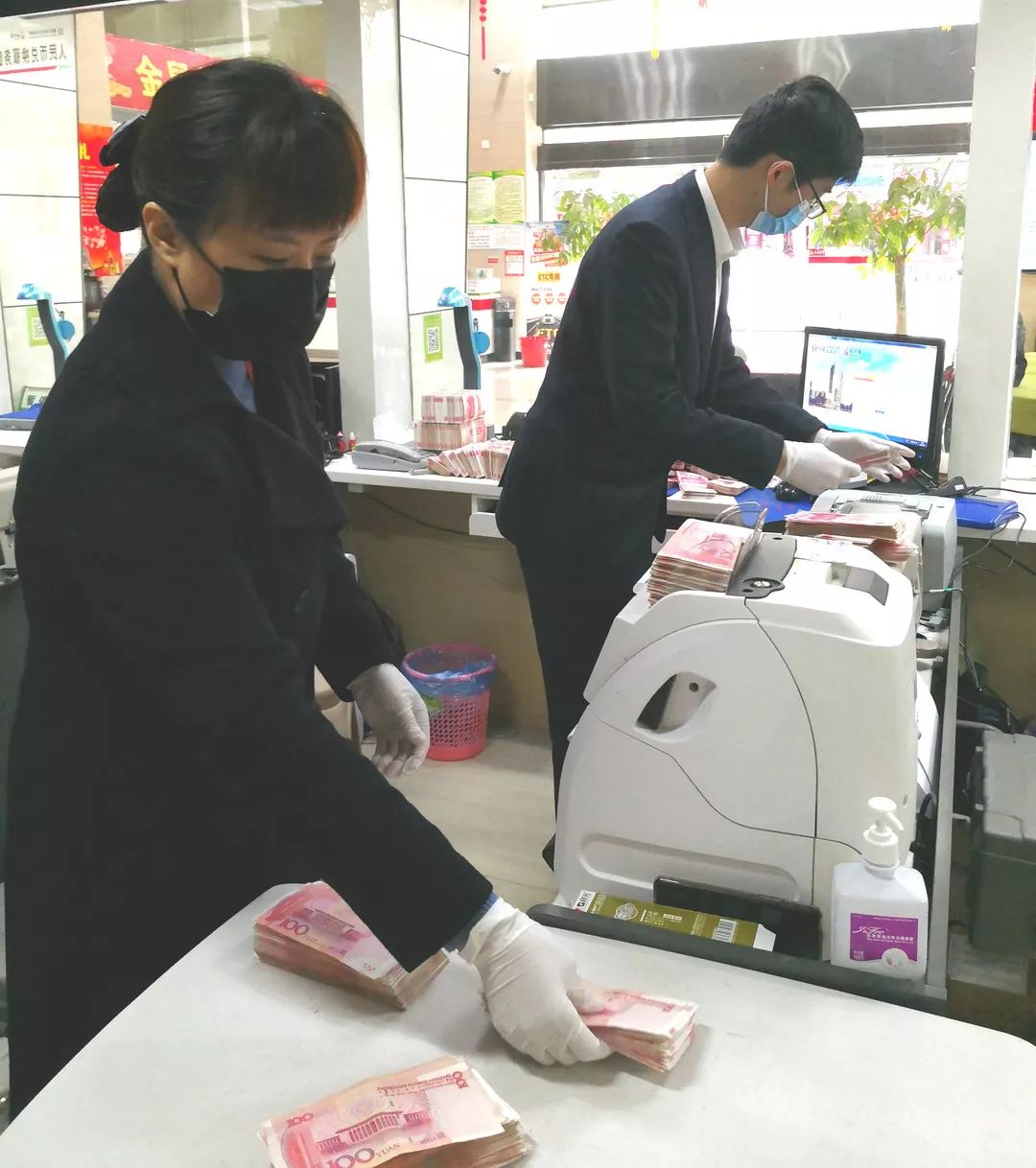 病毒无情农信有爱德化联社上门为县医院现金收款